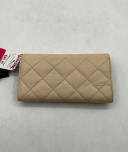 Load image into Gallery viewer, DKNY Womens Beige Quilted Leather Billfold Clutch Wallet With Tags
