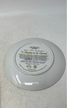Load image into Gallery viewer, Knowles Walt Disney Snow White A Surprise In The Clearing Collector Plate
