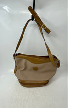 Load image into Gallery viewer, Toledano Womens Beige Leather Inner Pocket Adjustable Strap Crossbody Handbag
