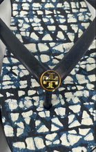 Load image into Gallery viewer, Authentic Tory Burch Womens Navy Blue Printed Slip-On Flip-Flop Sandals Size 8-9
