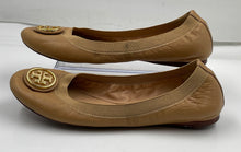 Load image into Gallery viewer, Authentic Tory Burch Womens Caroline 2 Beige Ballet Flats Size 7.5 M Damaged
