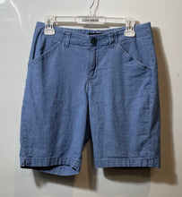 Load image into Gallery viewer, Lee Womens Blue Mid Rise Regular Fit Pockets Bermuda Shorts Size Medium
