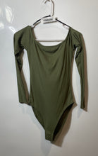 Load image into Gallery viewer, Forever 21 Womens Green Ribbed Long Sleeve Scoop Neck One-Piece Bodysuit Size S
