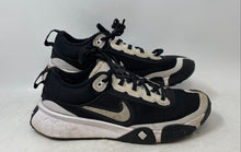 Load image into Gallery viewer, Nike Mens Air Diamond Varsity Turf DZ0502-004 White Black Sneaker Shoes Size 7
