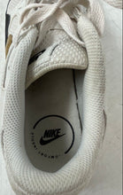 Load image into Gallery viewer, Nike Womens Air Max SC SE DV6842-001 White Black Lace-Up Sneaker Shoes Size 9
