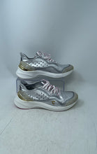 Load image into Gallery viewer, Courser Womens Uno Silver And White Lace-Up Low Top Round Toe Running Shoes Sz 8
