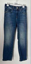 Load image into Gallery viewer, Guess Womens Blue Denim Medium Wash Stretch Straight Leg Jeans Size 29

