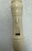 Load image into Gallery viewer, Yamaha YRS-24B Cream Plastic Baroque Student Soprano Recorder With Carrying Case
