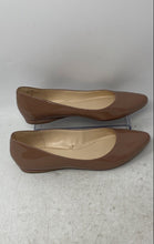 Load image into Gallery viewer, Nine West Womens Beige Patent Leather Pointed Toe Slip-On Ballet Flats Size 8
