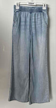Load image into Gallery viewer, Divided By H&amp;M Womens Light Blue Denim Elastic Waist Wide-Leg Jeans Size XXS
