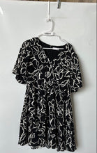 Load image into Gallery viewer, Nine West Womens White And Black Floral Print Short Sleeve A-Line Dress Size L
