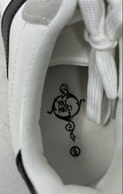 Load image into Gallery viewer, Juniors Sole Mates Womens White Leather Lace-Up Low Top Sneaker Shoes Size 6
