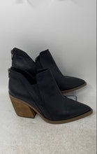 Load image into Gallery viewer, Vince Camuto Womens Black Leather Pointed Toe Ankle Boots Size 9.5M
