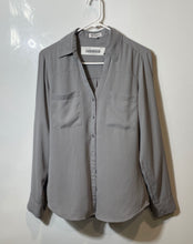 Load image into Gallery viewer, Express Womens Gray Long Sleeve Pockets Collared Button-Up Shirt Size Medium
