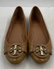 Load image into Gallery viewer, Authentic Tory Burch Womens Aaden Beige Leather Ballet Flats Size 9M Damaged
