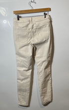 Load image into Gallery viewer, Authentic Simply Vera Vera Wang Womens White Denim Skinny Jeans Size 4
