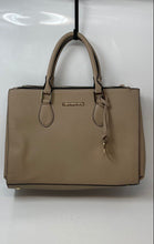 Load image into Gallery viewer, Michael Kors Womens Bridgette East West Beige Detachable Strap Tote handbag
