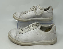 Load image into Gallery viewer, Authentic Tory Burch Womens White Leather Sneaker Shoes Size 6.5M Damaged
