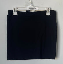 Load image into Gallery viewer, H&amp;M Womens Black Regular-Fit Short Straight &amp; Pencil Skirt Size Medium
