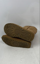 Load image into Gallery viewer, UGG Womens Classic Short II 1016223 Khaki Pull-On Round Toe Snow Boots Size 6
