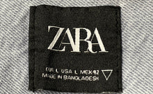 Load image into Gallery viewer, Zara Mens Blue Denim Light Wash Long Sleeve Collared Button-Up Shirt Size L
