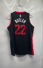 Load image into Gallery viewer, Nike Mens Black Red NBA Miami Heat #22 Jimmy Butler Basketball Jersey Size L
