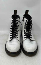 Load image into Gallery viewer, Dr. Martens Unisex White Leather Round Toe Lace-Up Combat Boots Size M4-W5

