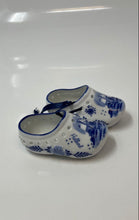 Load image into Gallery viewer, Delft White Blue Decor Ceramic Collectible Figurine Holland Mini Shoes Set 2 Pcs
