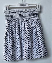 Load image into Gallery viewer, Armani Exchange Womens White &amp; Black Printed 2 Piece Skirt Suit Set Size XS &amp; 0
