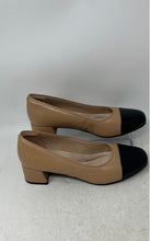 Load image into Gallery viewer, Clarks Womens Iridessa May Nude Black Cap Toe Block Pump Heels Size 8M

