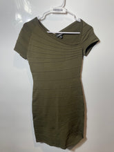 Load image into Gallery viewer, Bebe Womens Green Short Sleeve Asymmetrical V-Neck Open Back Bodycon Dress Sz M
