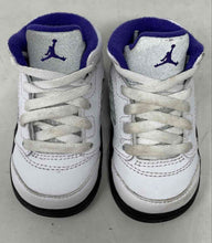 Load image into Gallery viewer, Authentic Nike Boys Air Jordan 5 Retro White Basketball Shoes Size 4C In Box
