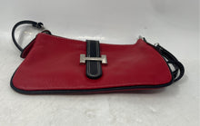 Load image into Gallery viewer, Vera Pelle Womens Red Black Pebbled Leather Zip Top Charm Crossbody Bag
