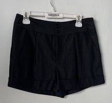Load image into Gallery viewer, Forever 21 Womens Black Flat Front Slash Pockets Chino Shorts Size Large

