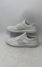 Load image into Gallery viewer, O.X.S. Womens Woobie White Front Zipper Low Top Round Toe Sneakers Shoes Sz 11.5
