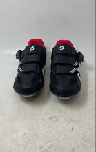 Load image into Gallery viewer, Peloton Mens Black Leather Buckle Low Top Cycling Bike Shoes Size EUR 39
