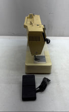Load image into Gallery viewer, Singer 6233 Cream Household Portable Sewing Machine With Foot Pedal Not Tested
