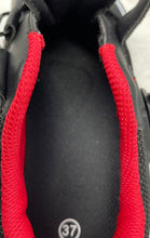 Load image into Gallery viewer, Peloton Mens PL-SH-B-37 Black Red 3 Bolt Adjustable Strap Cycling Shoes Size 37
