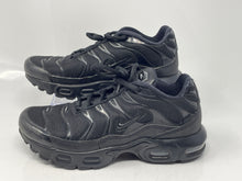 Load image into Gallery viewer, Authentic Nike Kids Air Max Plus DJ0675-200 Black Sneaker Shoes Size 2.5Y Worn
