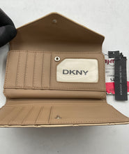 Load image into Gallery viewer, DKNY Womens Beige Quilted Leather Billfold Clutch Wallet With Tags
