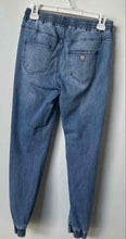 Load image into Gallery viewer, Guess Womens Blue Denim 5-Pocket Design Elastic Waist Tapered Leg Jeans Size XS
