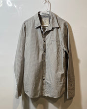 Load image into Gallery viewer, Guess Mens Gray White Striped Long Sleeve Collared Pockets Button-Up Shirt Sz L
