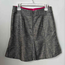Load image into Gallery viewer, Banana Republic Womens Gray Silver Shimmer Striped Back Zip Flare Skirt Size 8
