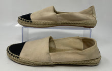 Load image into Gallery viewer, Authentic Tory Burch Womens Tan Black Espadrille Flats Size 6.5M Stained Worn
