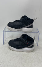 Load image into Gallery viewer, Nike Boys Air Jordan Max Aura 5 DZ4355-061 Black Basketball Shoes Size 7C
