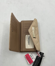 Load image into Gallery viewer, DKNY Womens Beige Quilted Leather Billfold Clutch Wallet With Tags
