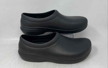 Load image into Gallery viewer, Crocs Mens Black Cushioned Lightweight Closed-Toe Slip-On Clog Shoes Size 11
