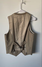 Load image into Gallery viewer, Perry Ellis Mens Beige Sleeveless Pockets Five-Button Vest Size Medium
