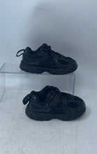 Load image into Gallery viewer, Nike Kids V5 RNR Black Round Toe Low Top Slip-On Sneaker Shoes Size 7C
