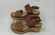 Load image into Gallery viewer, Clarks Collection Womens Seannah Step Brown Woven Platform Sandals Size 7.5M
